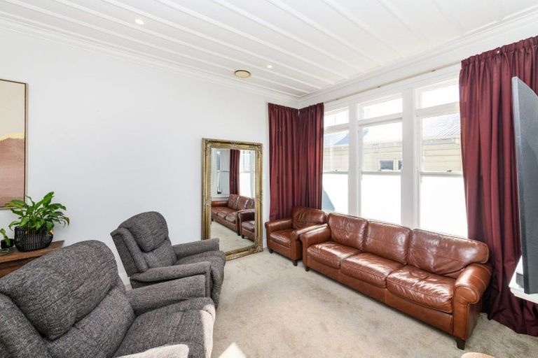 Photo of property in 84 Featherston Street, Takaro, Palmerston North, 4412