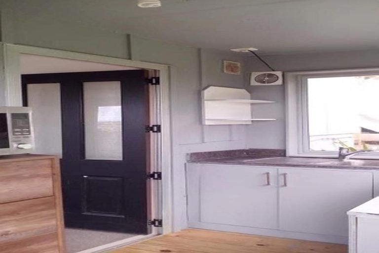 Photo of property in 281 Sturges Road, Henderson Valley, Auckland, 0612