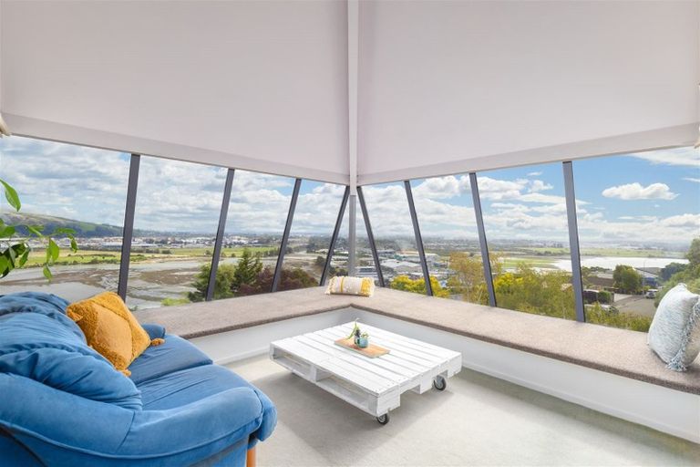 Photo of property in 2 Hobday Lane, Mount Pleasant, Christchurch, 8081