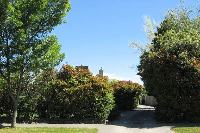Photo of property in 231 Memorial Avenue, Burnside, Christchurch, 8053