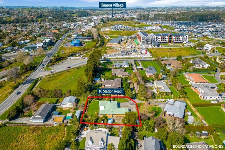 Photo of property in 10 Station Road, Huapai, Kumeu, 0810