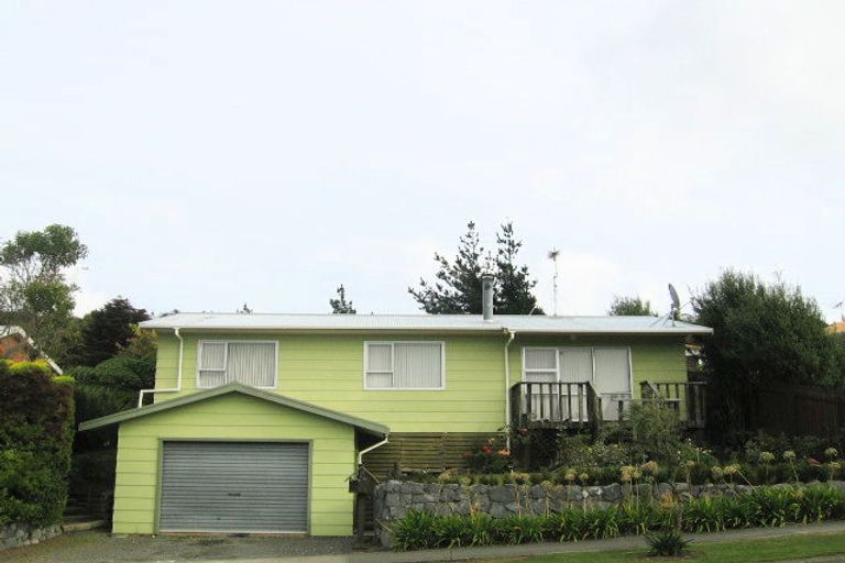 Photo of property in 32 Fenchurch Grove, Stokes Valley, Lower Hutt, 5019