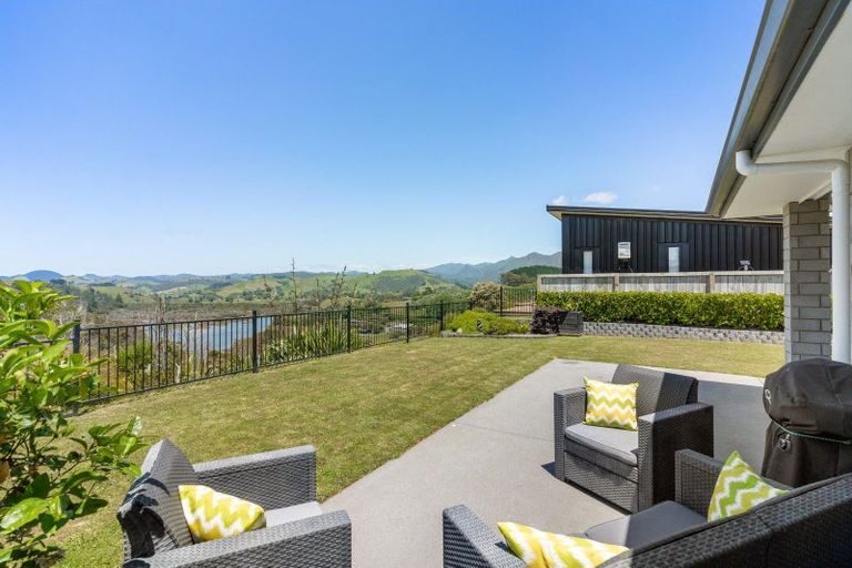 Photo of property in 17 Manatu Close, Whangamata, 3691