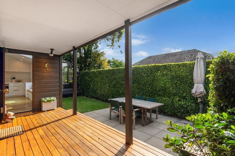 Photo of property in 2/3 Eversleigh Road, Belmont, Auckland, 0622