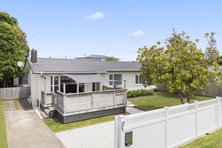 Photo of property in 1 Waipani Road, Te Atatu Peninsula, Auckland, 0610