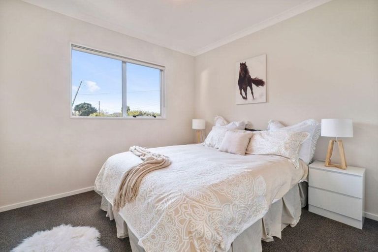 Photo of property in 1/3 Helga Crescent, Te Atatu Peninsula, Auckland, 0610