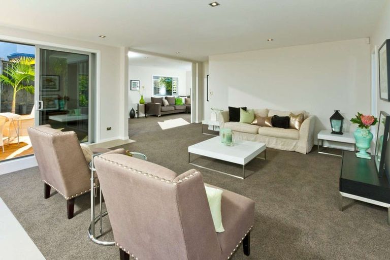 Photo of property in 2/6 Sandford Street, Campbells Bay, Auckland, 0630