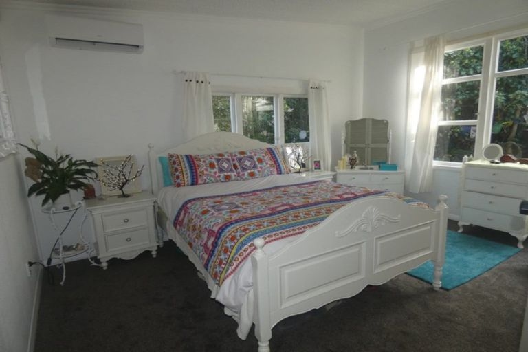 Photo of property in 94 Pomare Road, Tirohanga, Lower Hutt, 5010