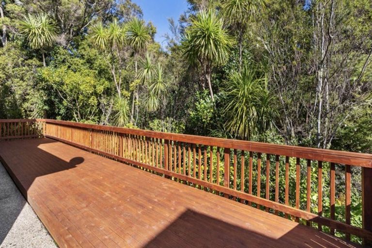 Photo of property in 18 Bur Oak Terrace, Schnapper Rock, Auckland, 0632