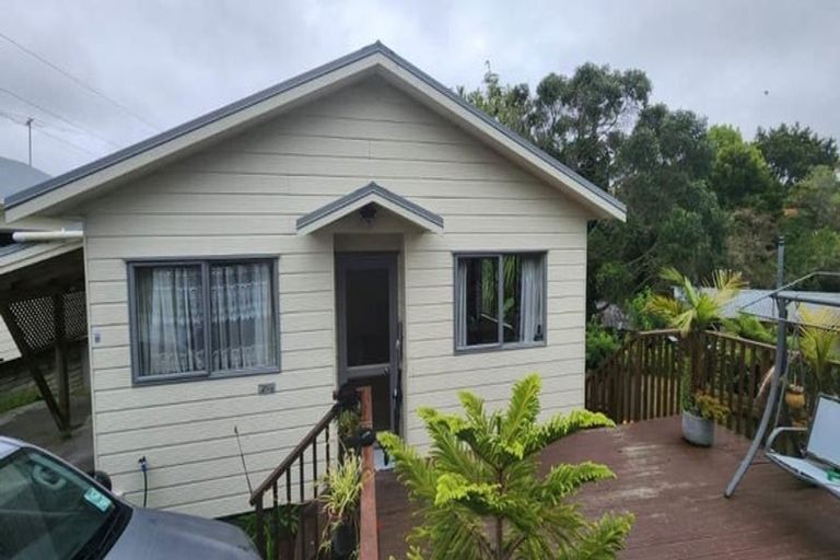 Photo of property in 26c Sunnyfield Crescent, Glenfield, Auckland, 0629