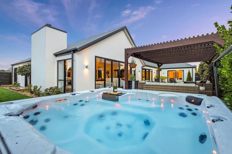 Photo of property in 6 Waitikiri Square, Parklands, Christchurch, 8083