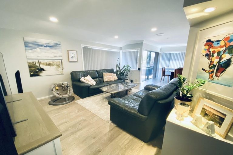 Photo of property in 16 Thomas Rea Place, Te Atatu South, Auckland, 0610