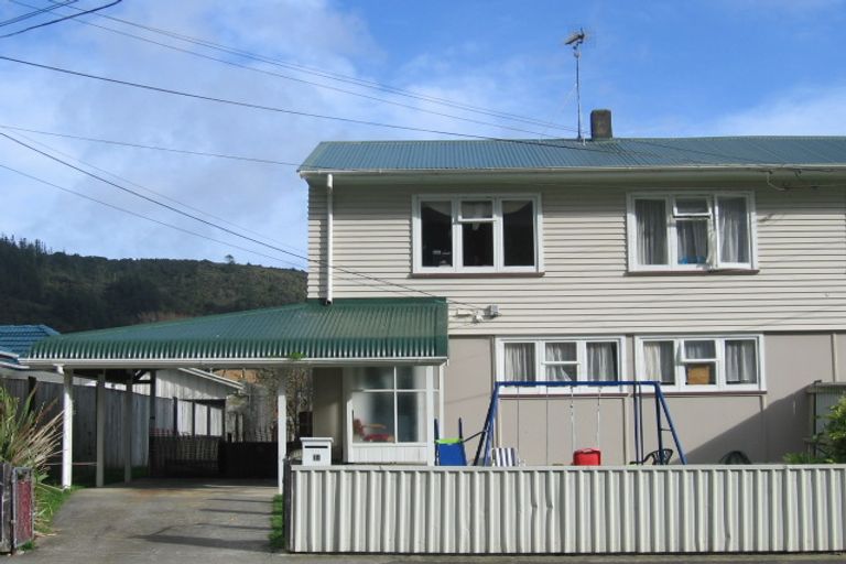 Photo of property in 18 Walker Grove, Stokes Valley, Lower Hutt, 5019