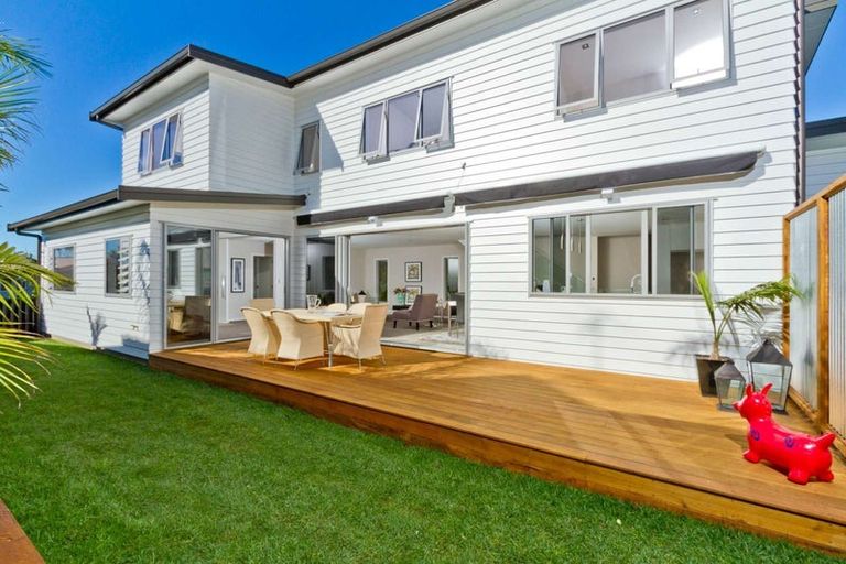 Photo of property in 2/6 Sandford Street, Campbells Bay, Auckland, 0630