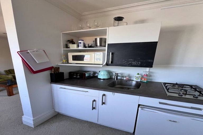 Photo of property in 8 Central Terrace, Kelburn, Wellington, 6012