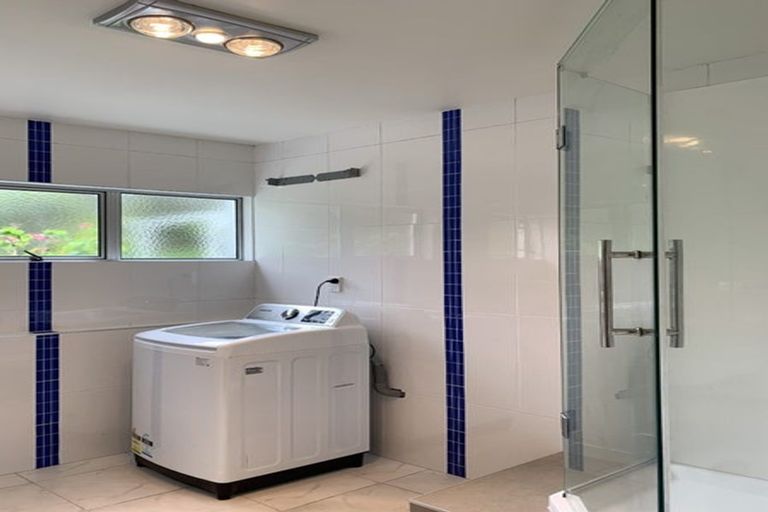 Photo of property in 2/103 Sunset Road, Totara Vale, Auckland, 0632