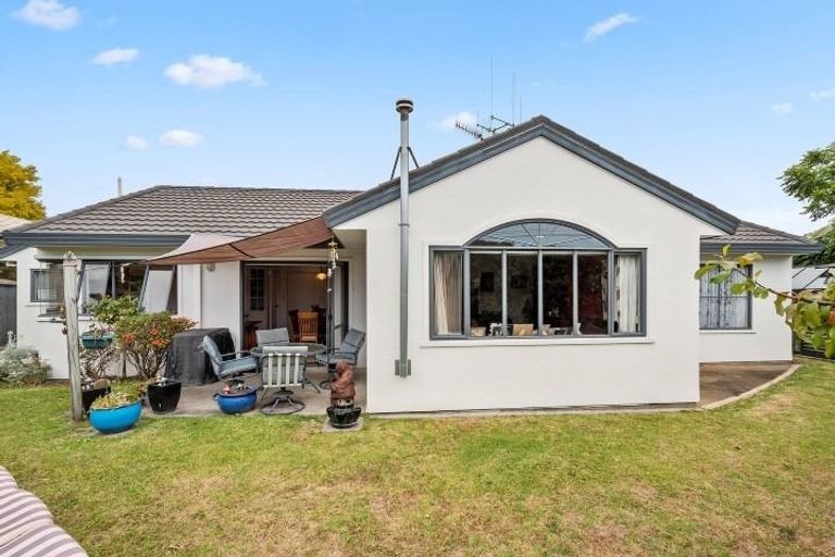 Photo of property in 16 Pampas Grove, Welcome Bay, Tauranga, 3112