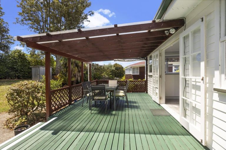 Photo of property in 38 Chatsworth Crescent, Pakuranga Heights, Auckland, 2010