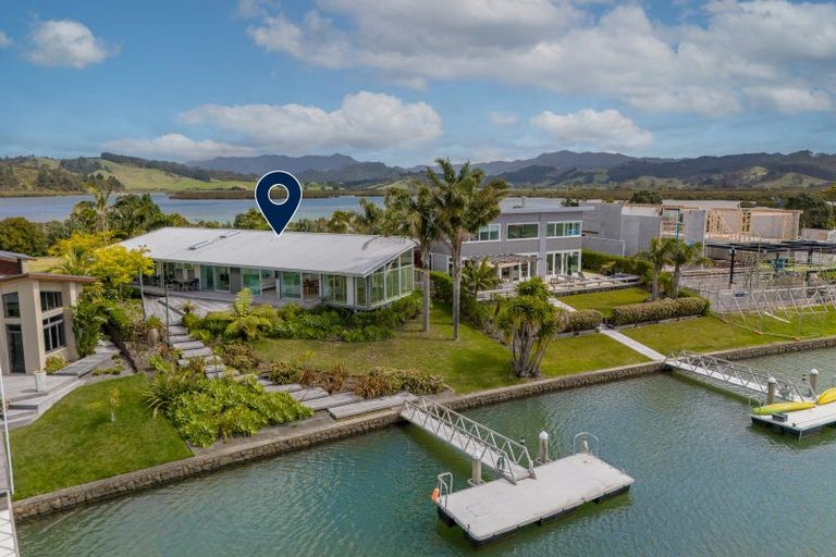 Photo of property in 18 Hei Esplanade, Whitianga, 3510