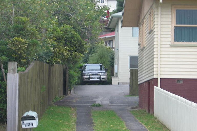 Photo of property in 1/24 Blenheim Street, Glenfield, Auckland, 0629