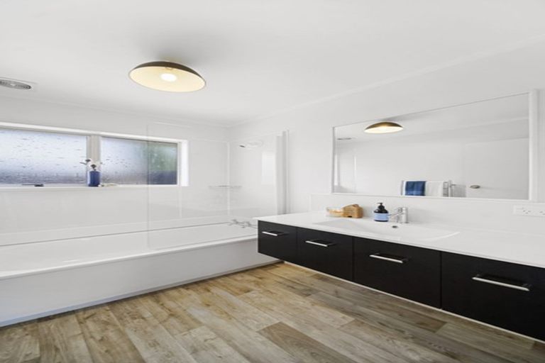 Photo of property in 1/40 Latham Avenue, Pakuranga, Auckland, 2010