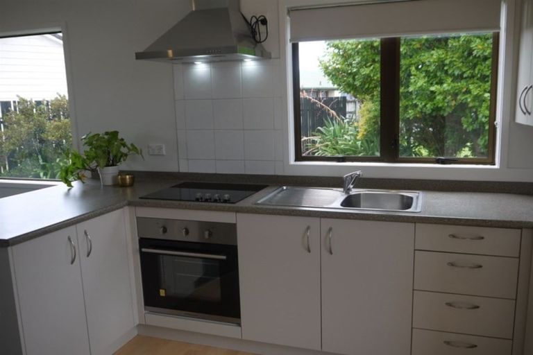 Photo of property in 33b Edgewater Parade, Waiuku, 2123