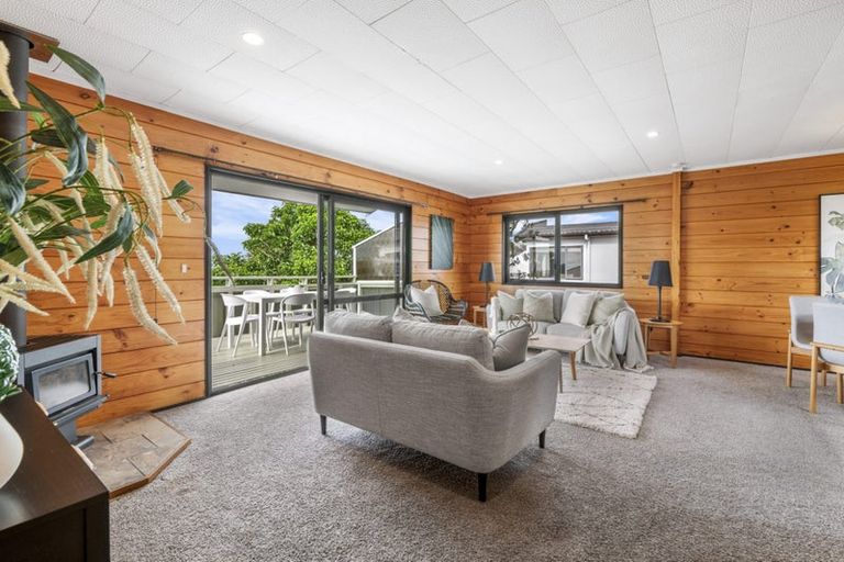 Photo of property in 1/45 Target Road, Totara Vale, Auckland, 0629
