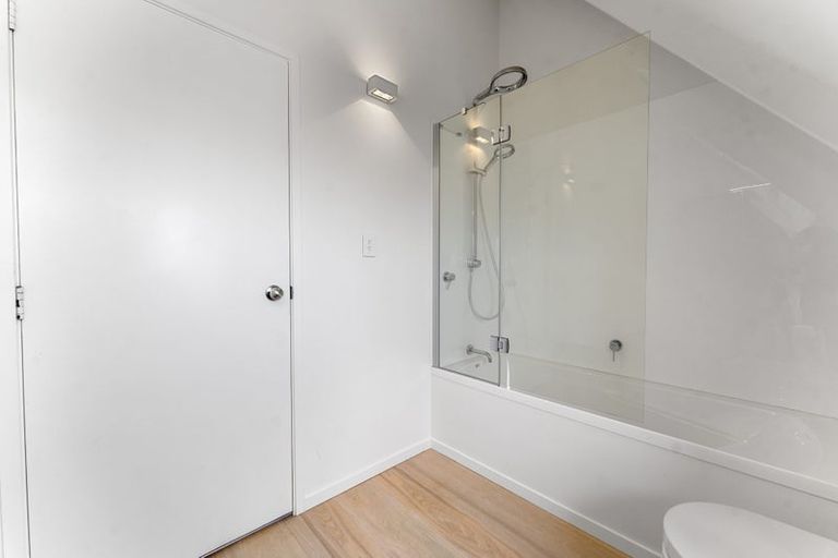 Photo of property in 2/19 Flanshaw Road, Te Atatu South, Auckland, 0610