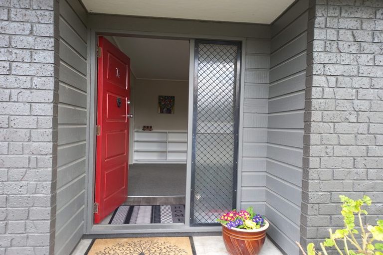 Photo of property in 2/7 Kathleen Place, Rainbow Point, Taupo, 3330