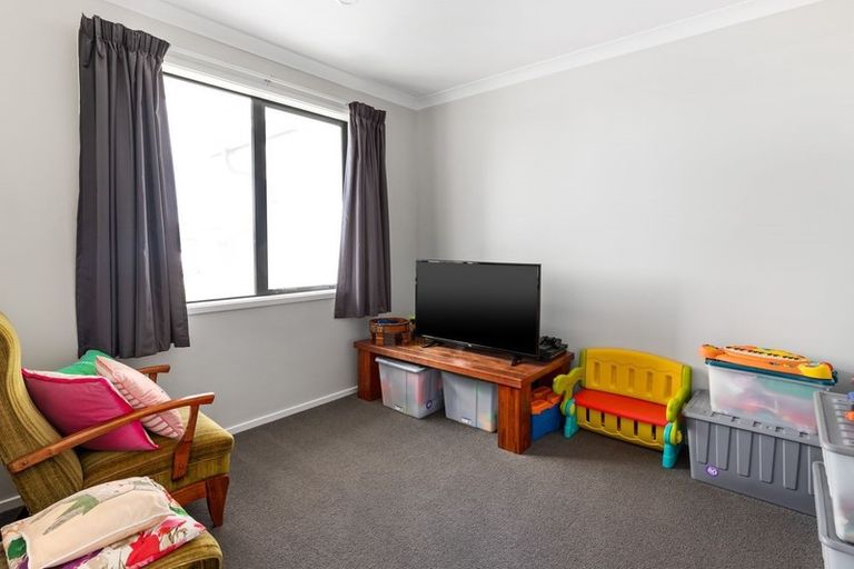 Photo of property in 17 Lakeside Terrace, Omokoroa, 3114