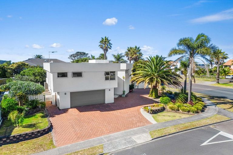 Photo of property in 2 Seychelles Drive, Papamoa Beach, Papamoa, 3118