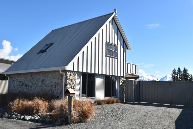 Photo of property in 45 Braemar Place, Twizel, 7901