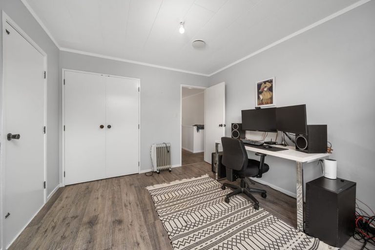 Photo of property in 15a Kereru Bend, Tawa, Wellington, 5028