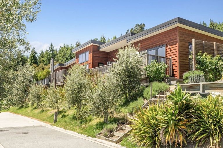 Photo of property in 20 Edgewood Place, Wanaka, 9305