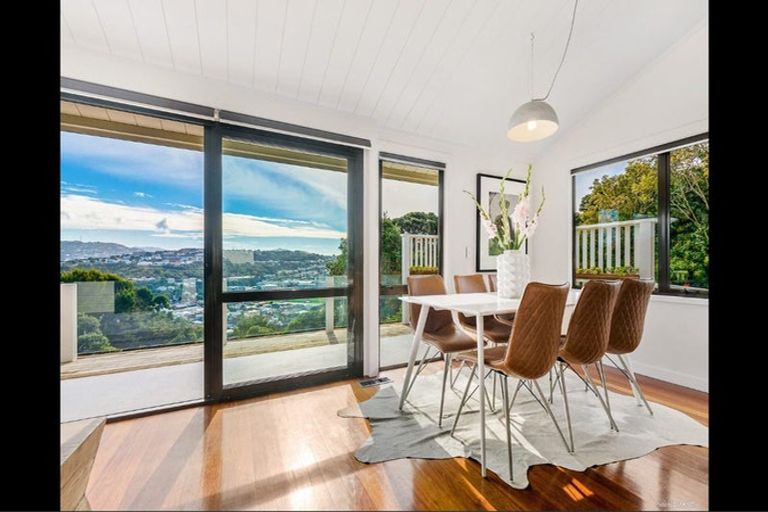 Photo of property in 147 Seatoun Heights Road, Miramar, Wellington, 6022