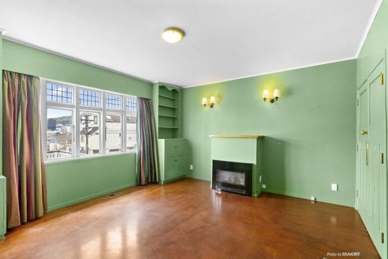 Photo of property in 18 Hawker Street, Mount Victoria, Wellington, 6011