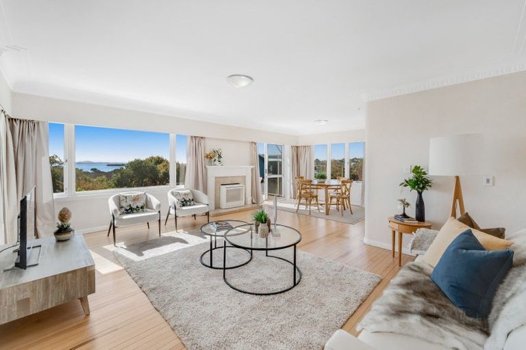 Photo of property in 1/53 Uxbridge Road, Mellons Bay, Auckland, 2014