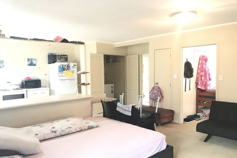 Photo of property in 153 Gossamer Drive, Pakuranga Heights, Auckland, 2010