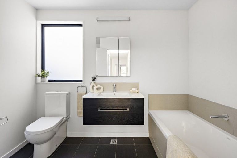 Photo of property in 19/6 Oswald Crescent, Paparangi, Wellington, 6037