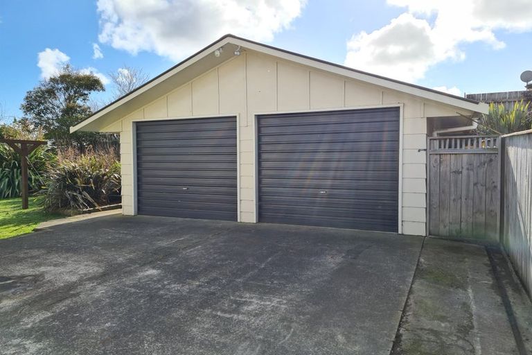 Photo of property in 35 Rhodes Drive, Kelvin Grove, Palmerston North, 4414