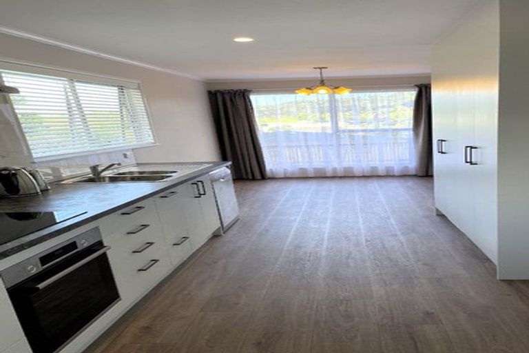 Photo of property in 104 Lantana Road, Green Bay, Auckland, 0604