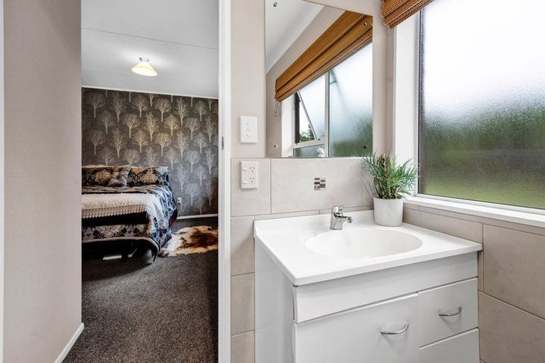 Photo of property in 11 Matai Place, Hawera, 4610