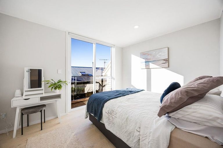 Photo of property in 29 Masterton Road, Rothesay Bay, Auckland, 0630