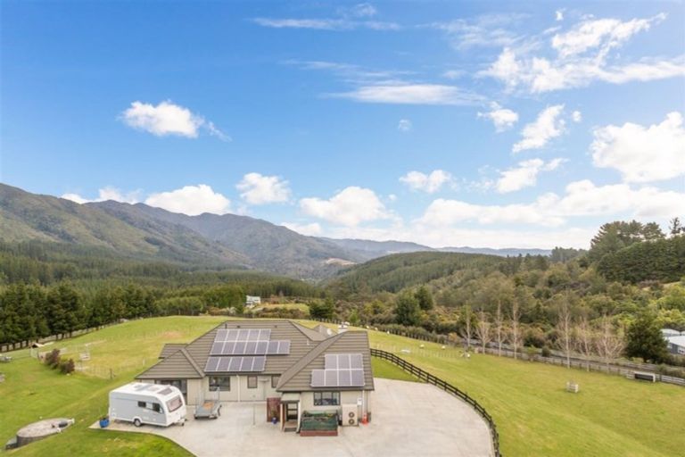 Photo of property in 32c Kaitoke Loop, Kaitoke, Upper Hutt, 5018