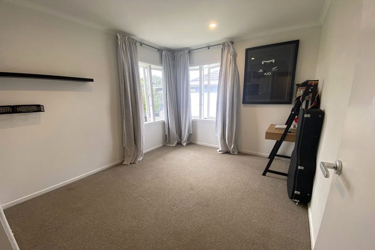 Photo of property in 21 Durham Street, Te Atatu Peninsula, Auckland, 0610