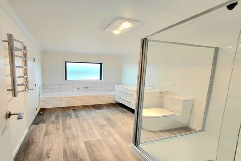 Photo of property in 383b West Coast Road, Glen Eden, Auckland, 0602