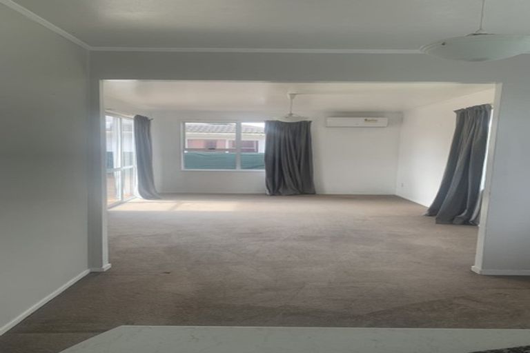 Photo of property in 357 Don Buck Road, Massey, Auckland, 0614