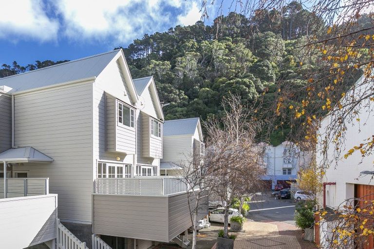 Photo of property in 37 Little George Street, Thorndon, Wellington, 6011