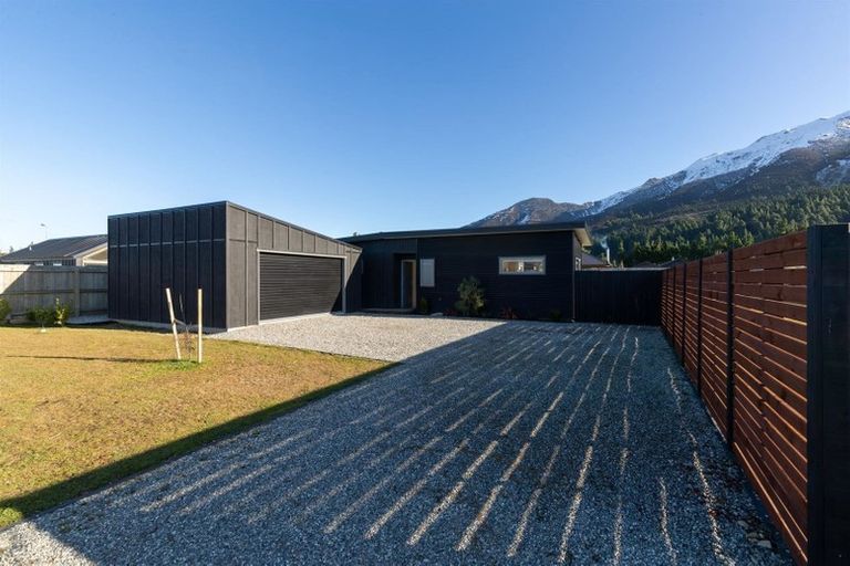 Photo of property in 3 Hewson Crescent, Lake Hawea, Wanaka, 9382