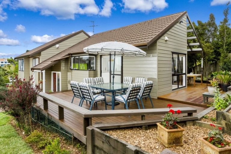 Photo of property in 9 Cairnbrae Court, Northcross, Auckland, 0632